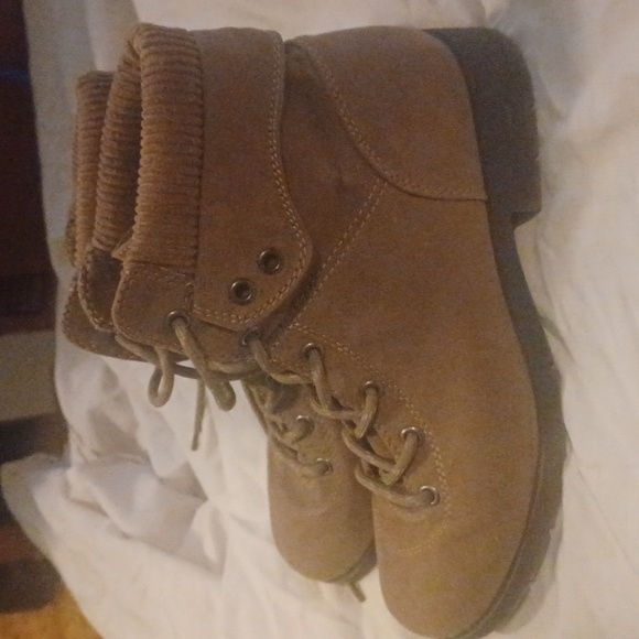 St Johns Bay boots size 8 - Picture 1 of 9